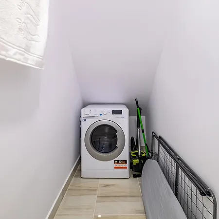 Linda Cosy Getaway *